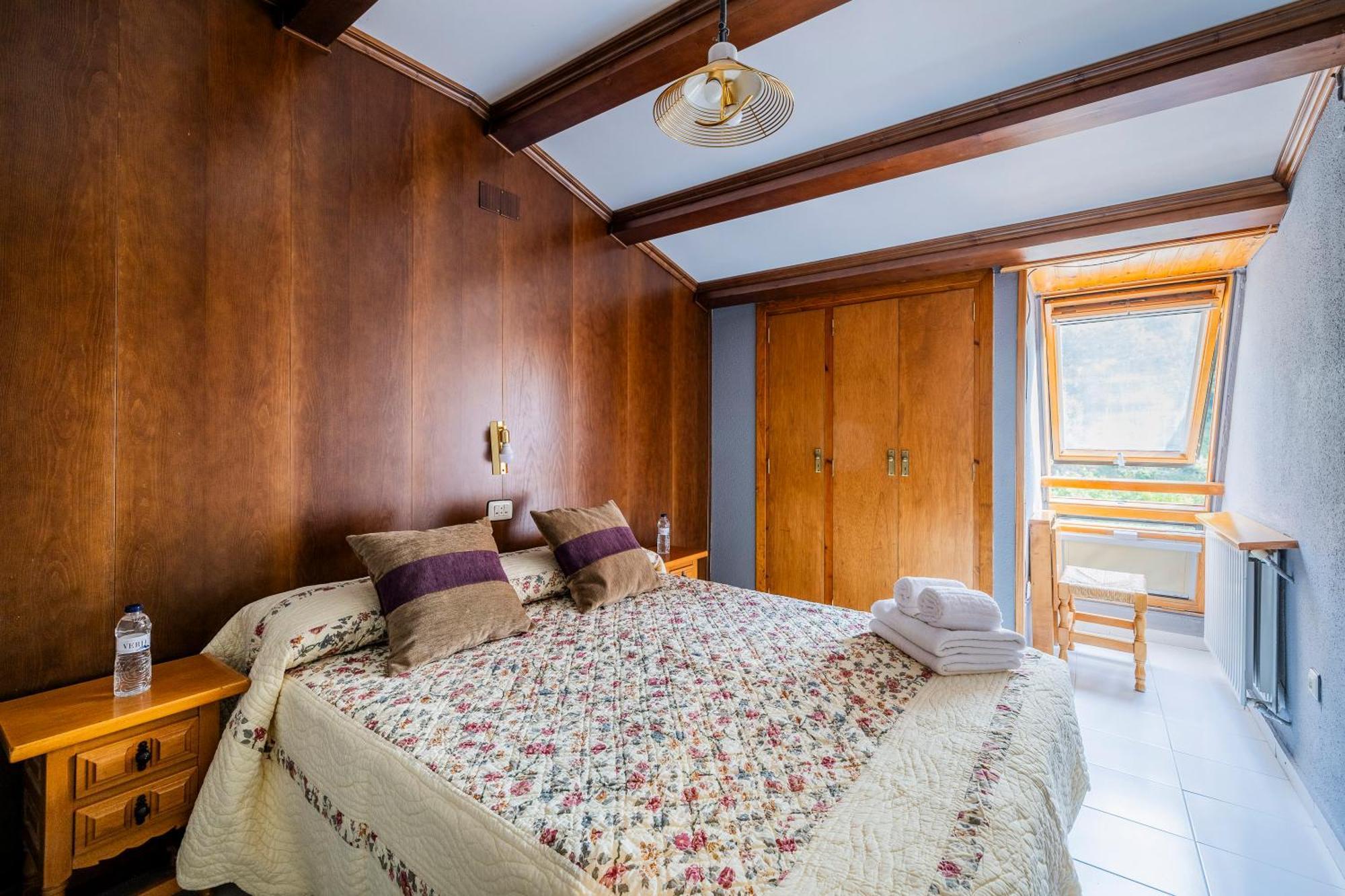 Hostal Los Valles Bielsa Exterior photo
