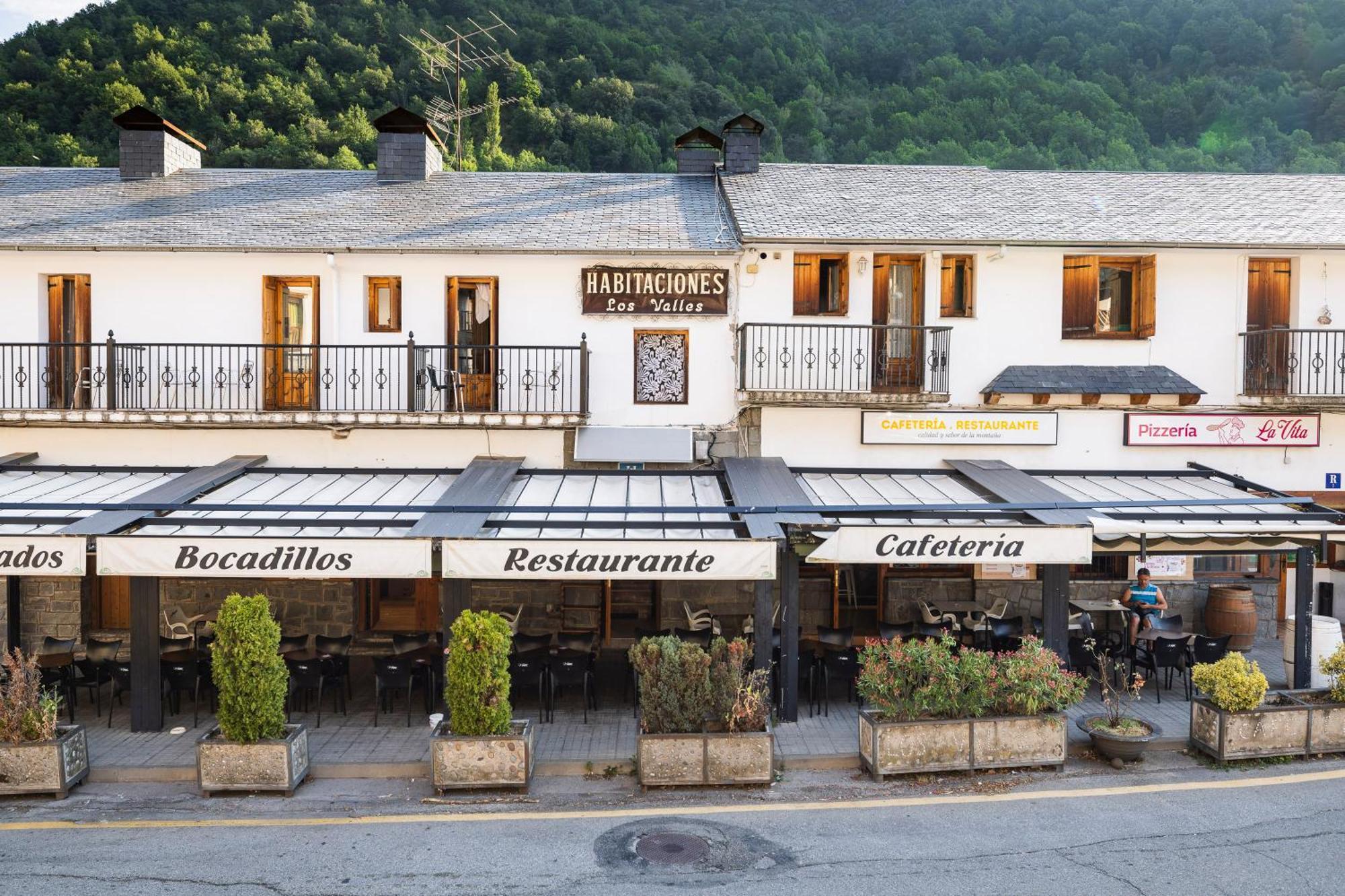 Hostal Los Valles Bielsa Exterior photo