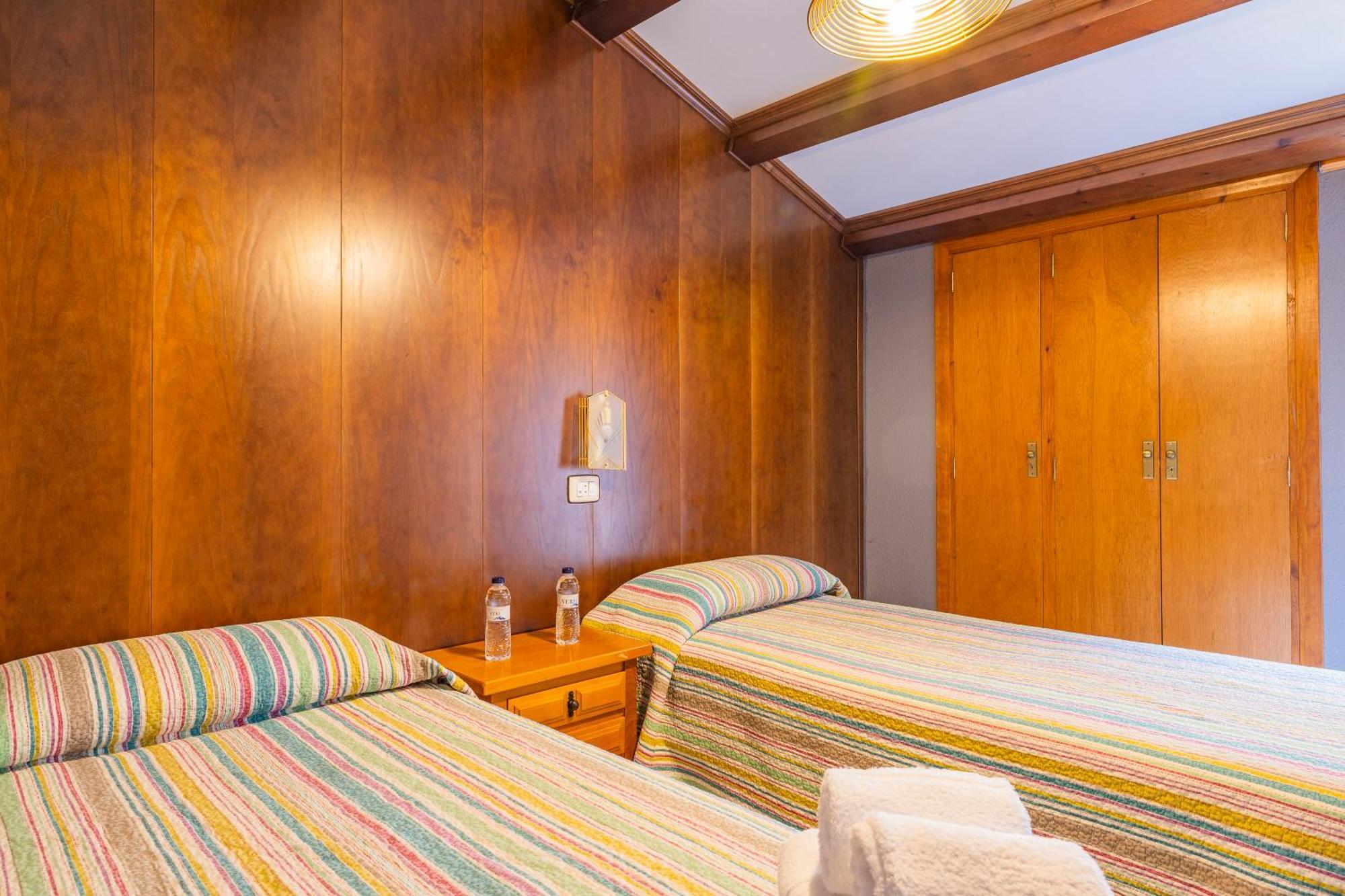 Hostal Los Valles Bielsa Exterior photo