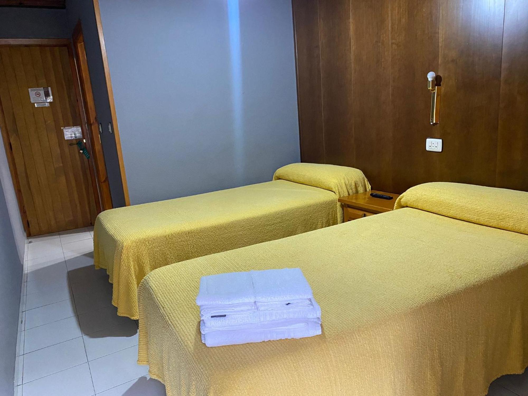 Hostal Los Valles Bielsa Exterior photo