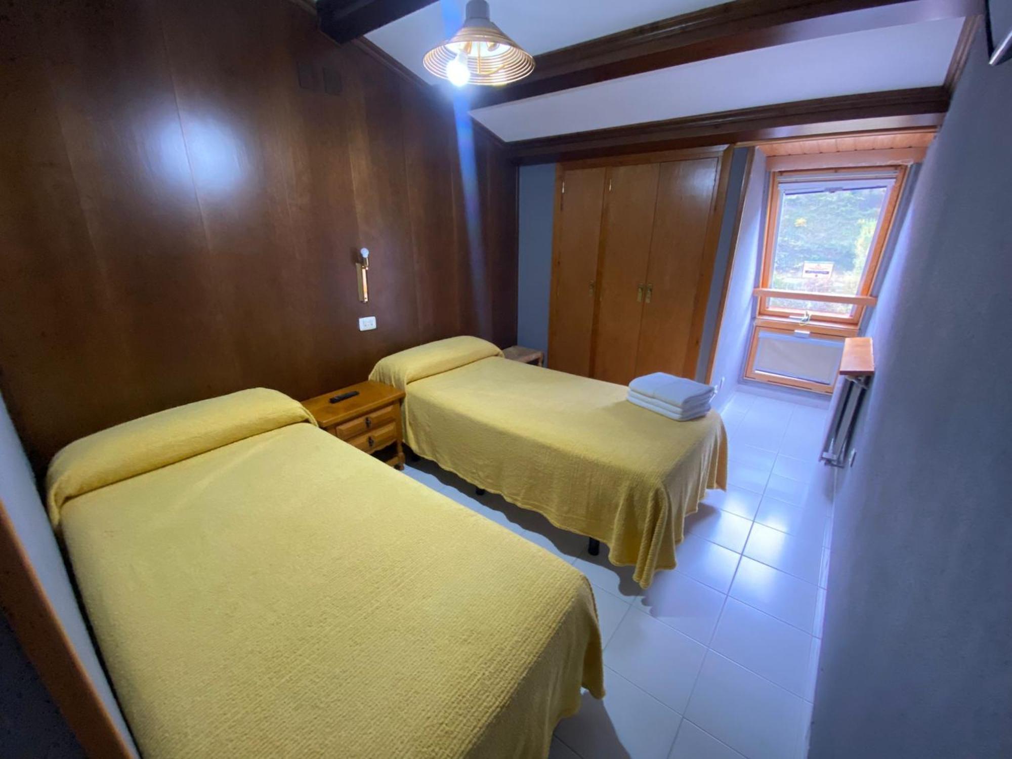 Hostal Los Valles Bielsa Exterior photo