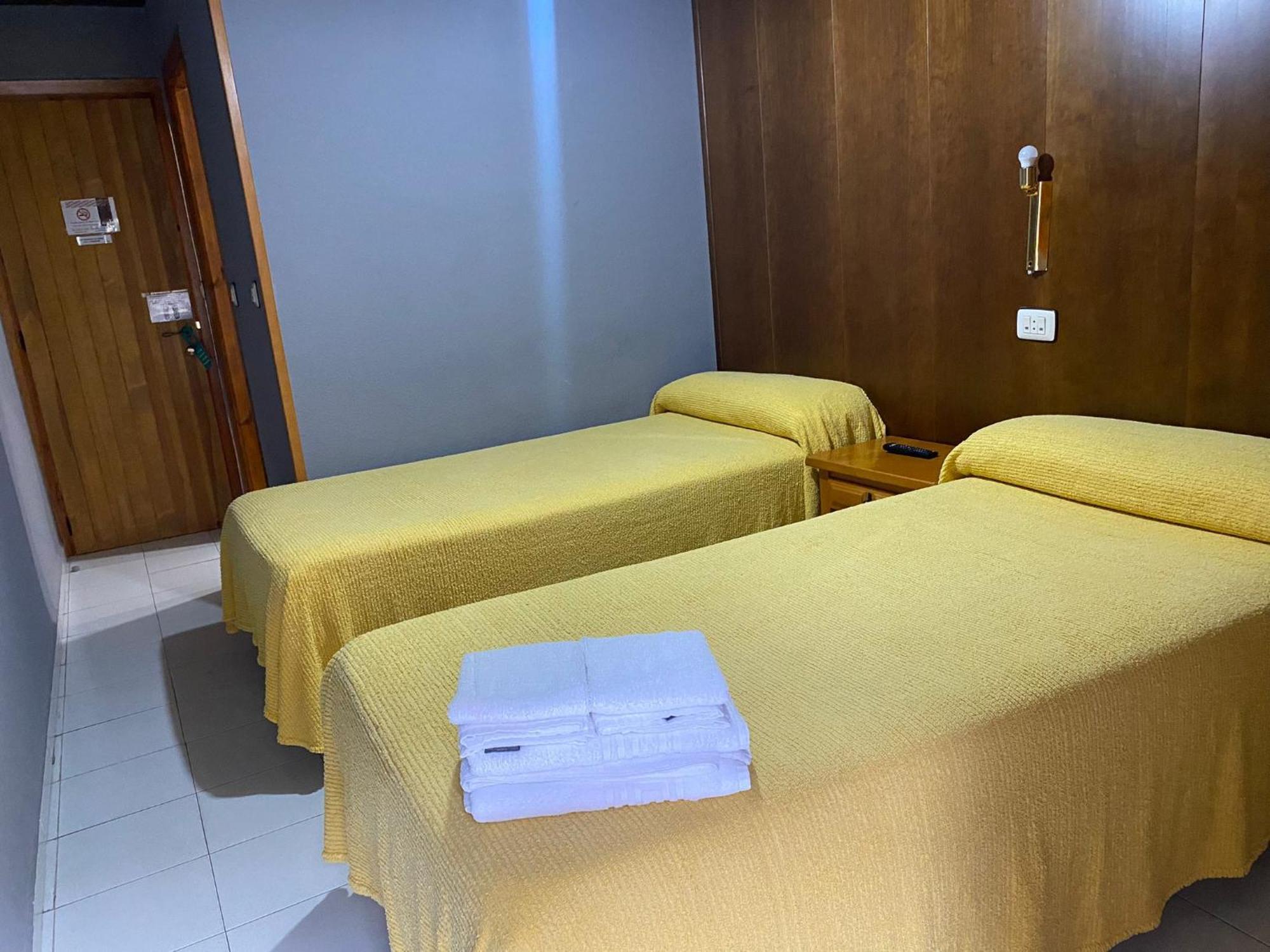 Hostal Los Valles Bielsa Exterior photo