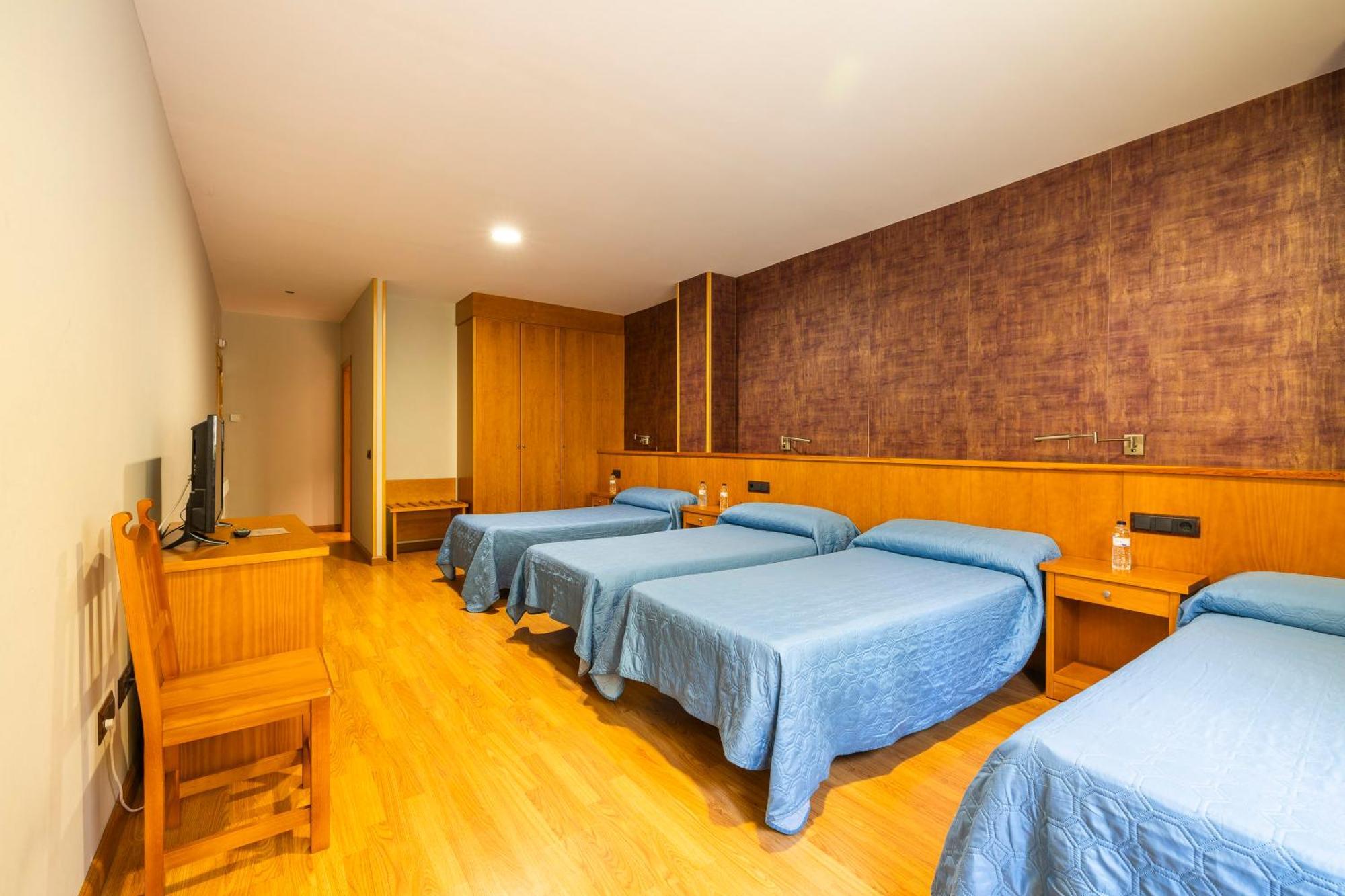 Hostal Los Valles Bielsa Exterior photo
