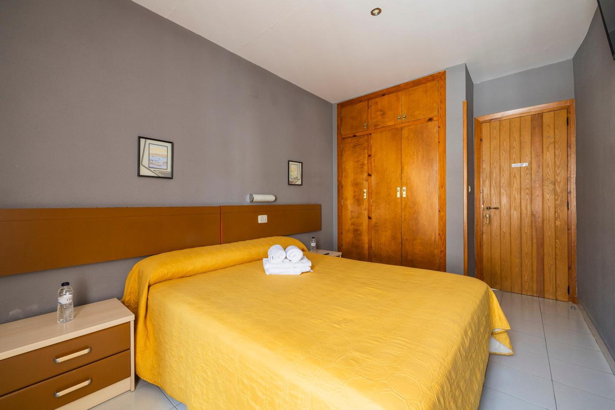 Hostal Los Valles Bielsa Exterior photo