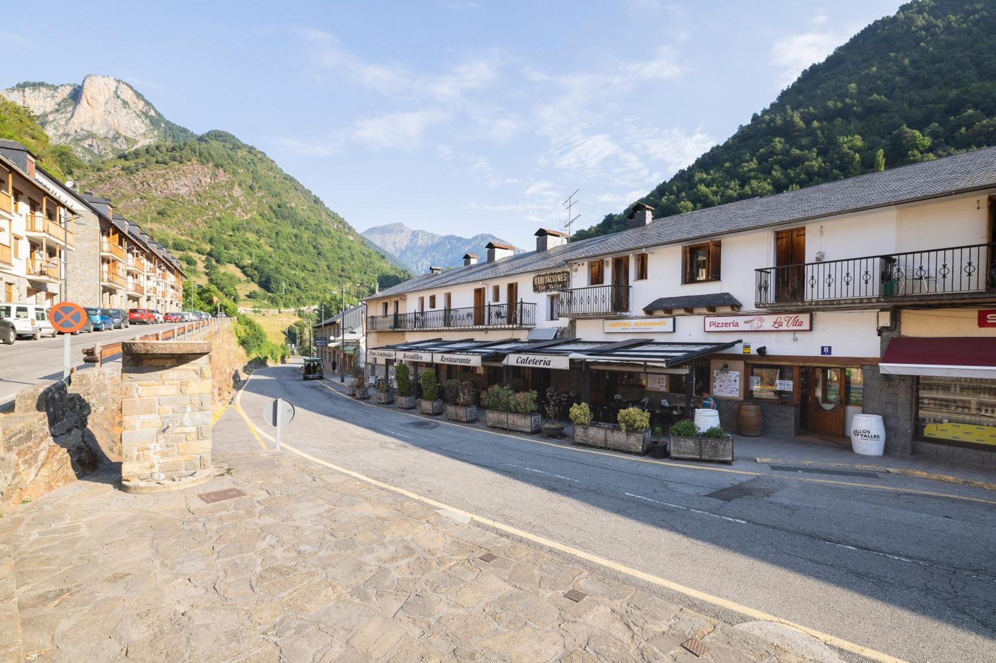 Hostal Los Valles Bielsa Exterior photo