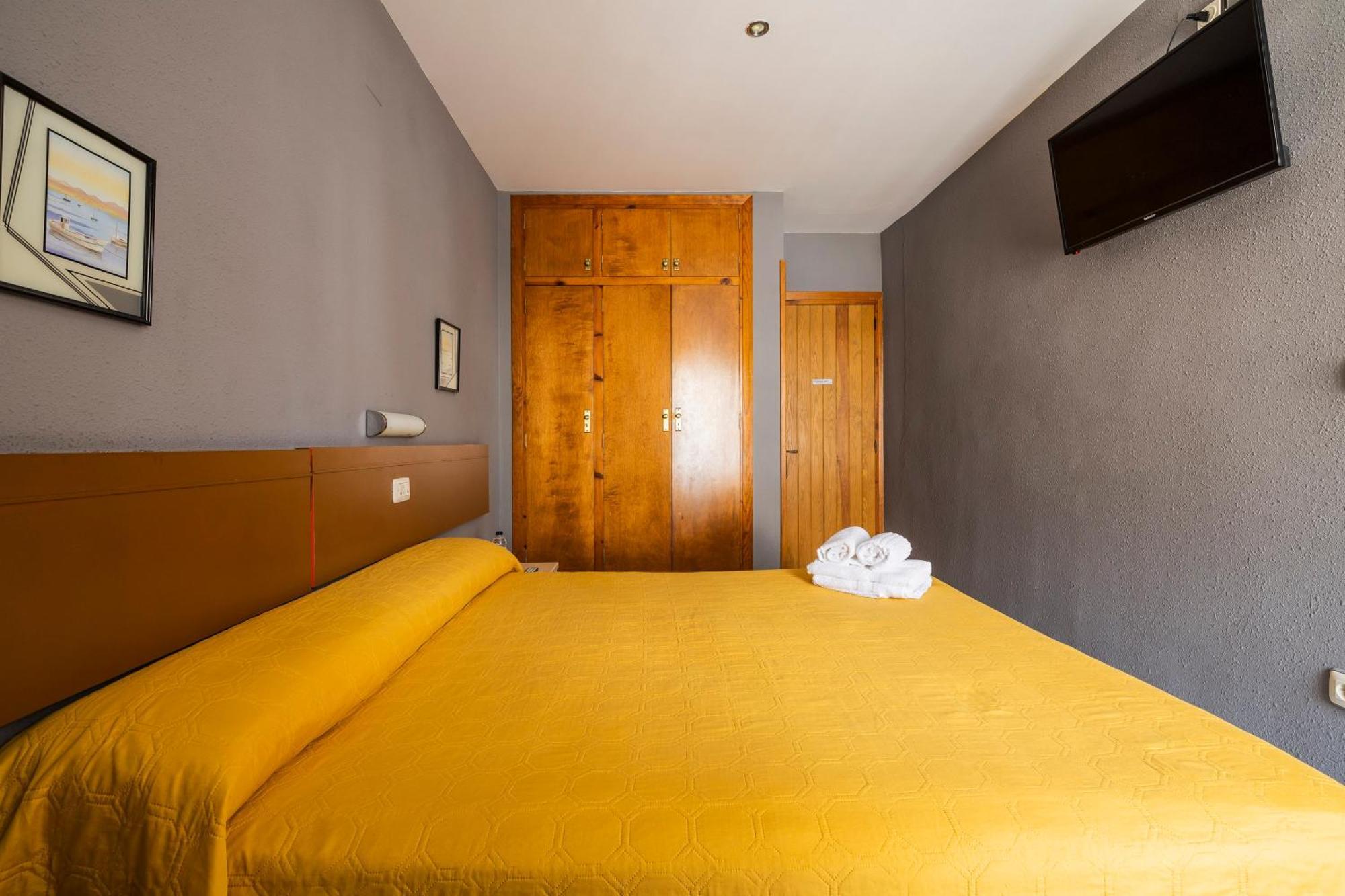 Hostal Los Valles Bielsa Exterior photo