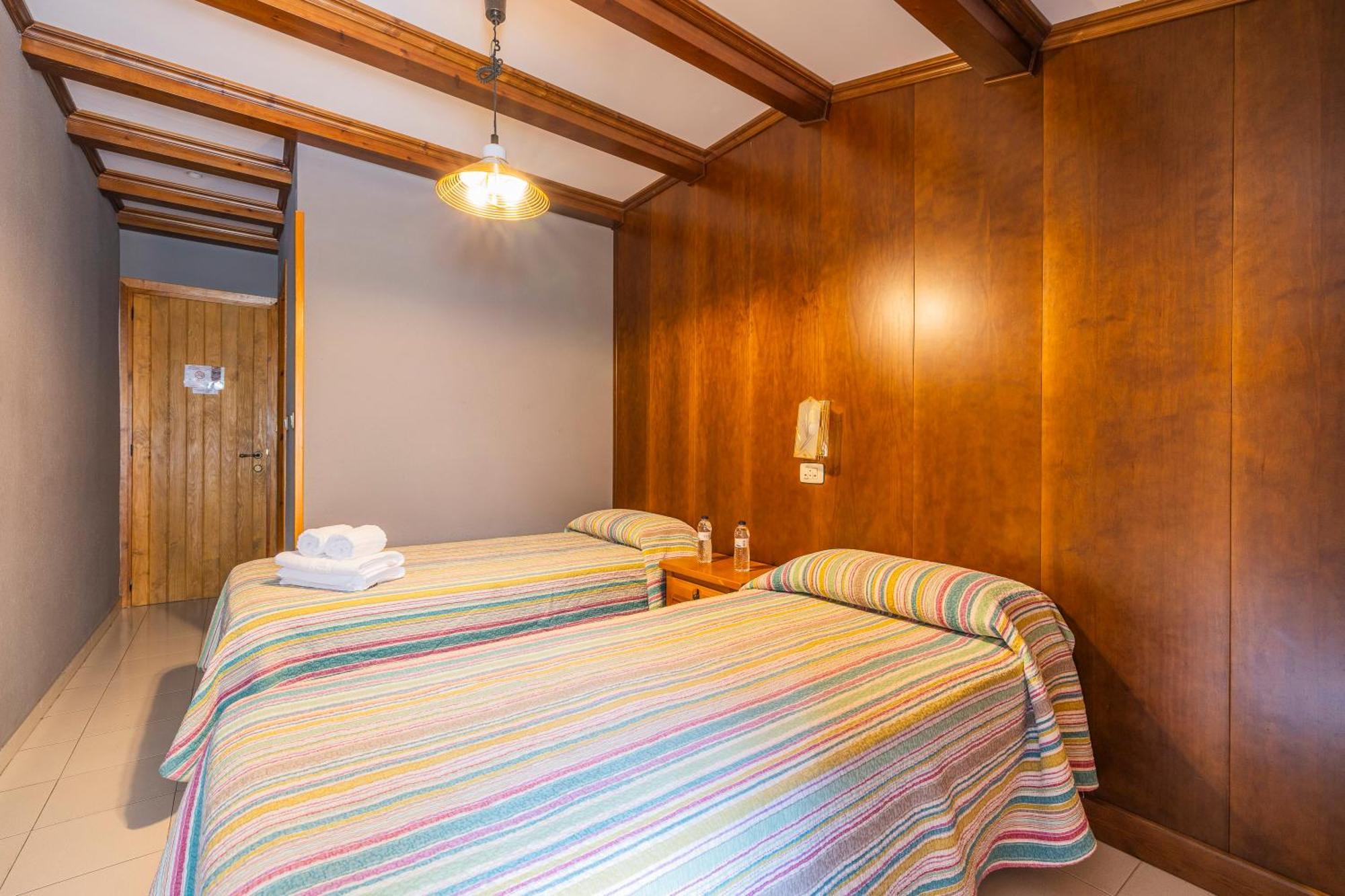Hostal Los Valles Bielsa Exterior photo