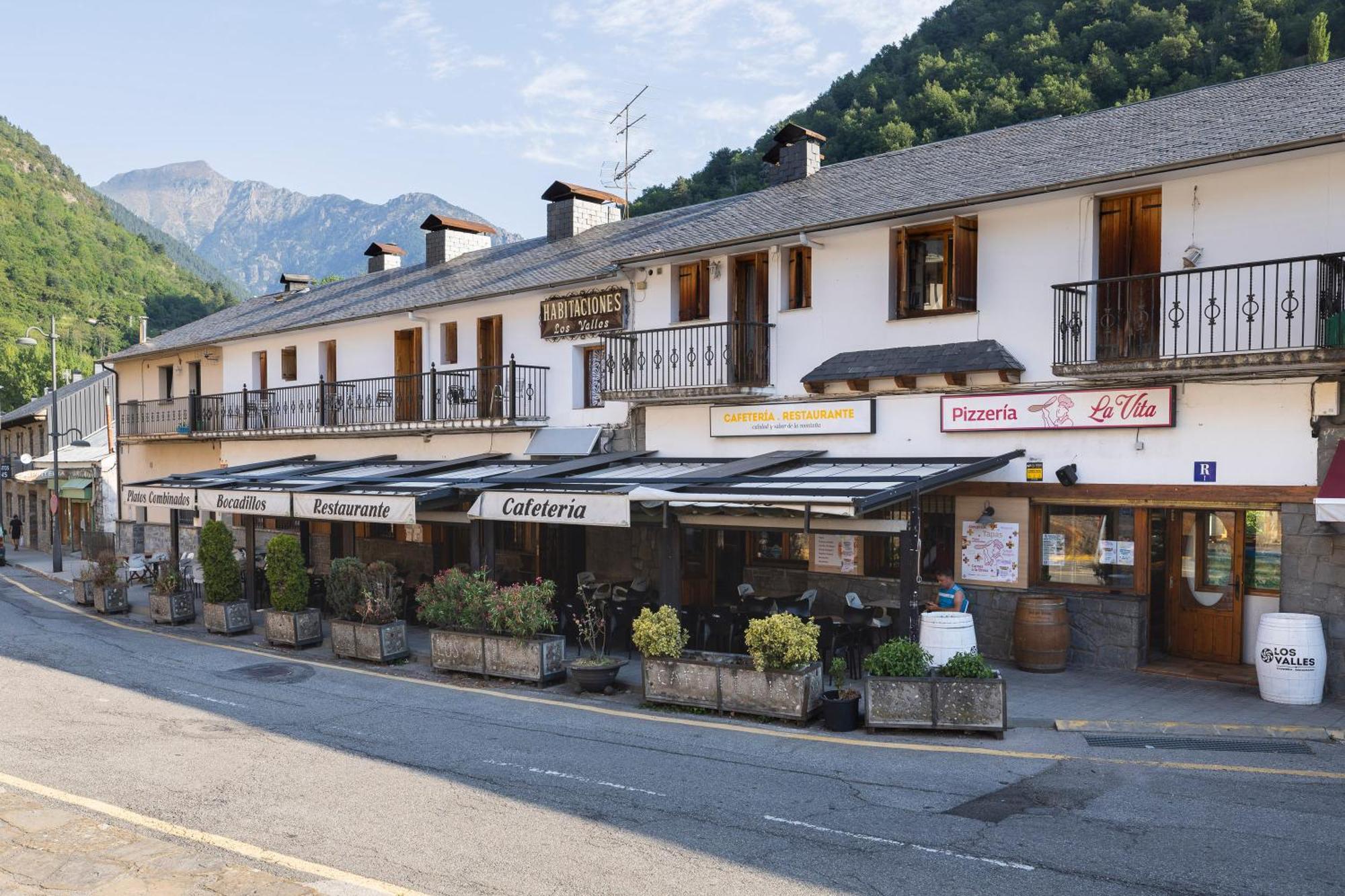 Hostal Los Valles Bielsa Exterior photo