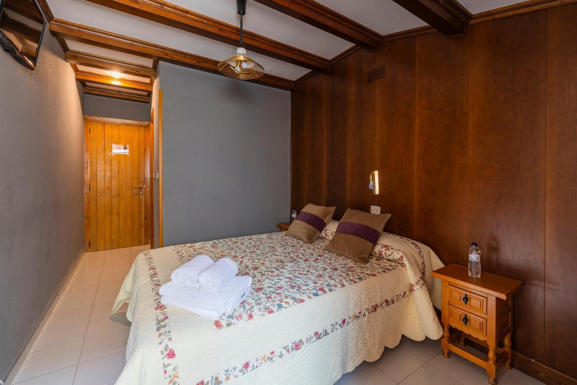 Hostal Los Valles Bielsa Exterior photo