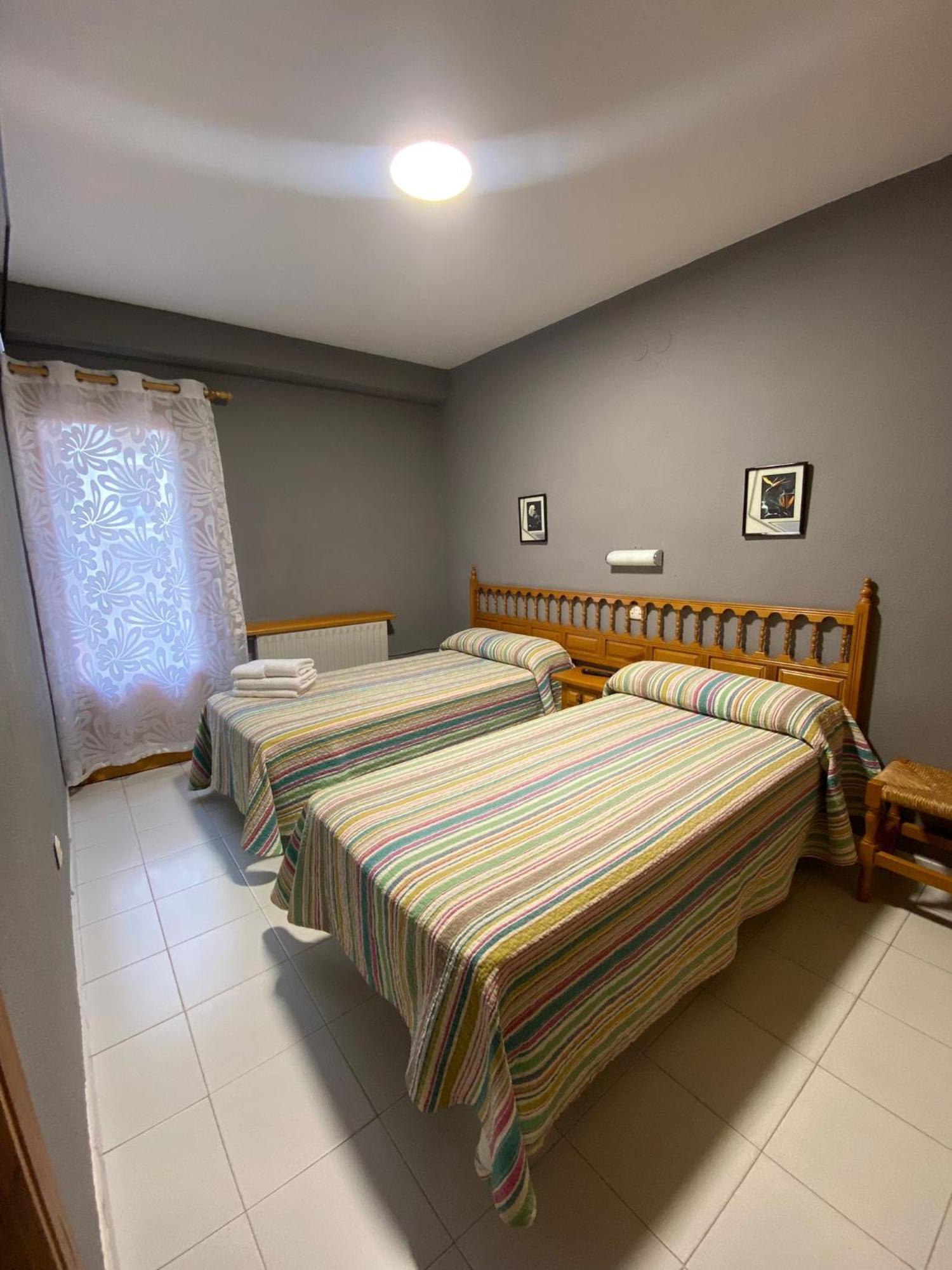 Hostal Los Valles Bielsa Exterior photo