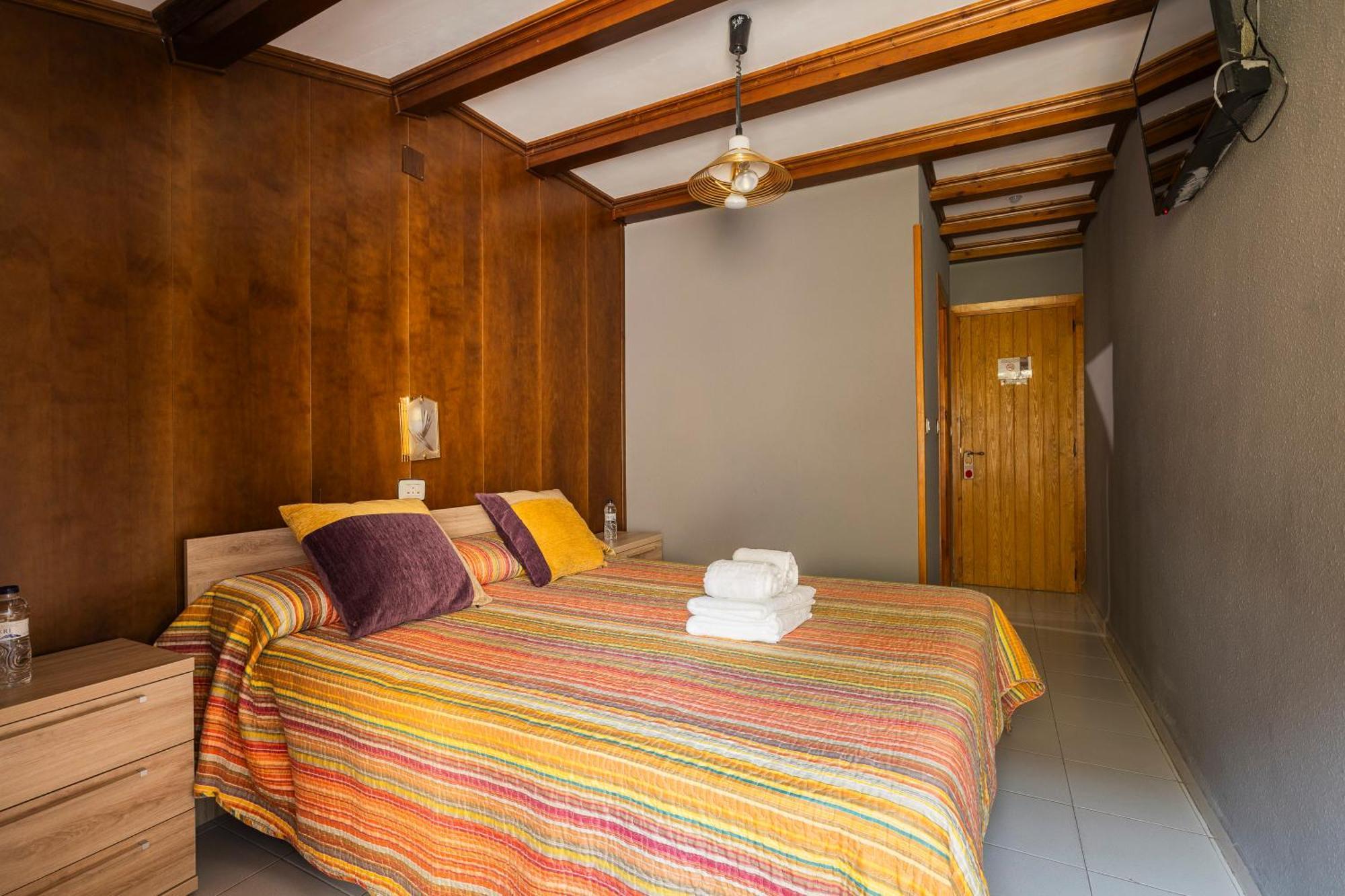 Hostal Los Valles Bielsa Exterior photo