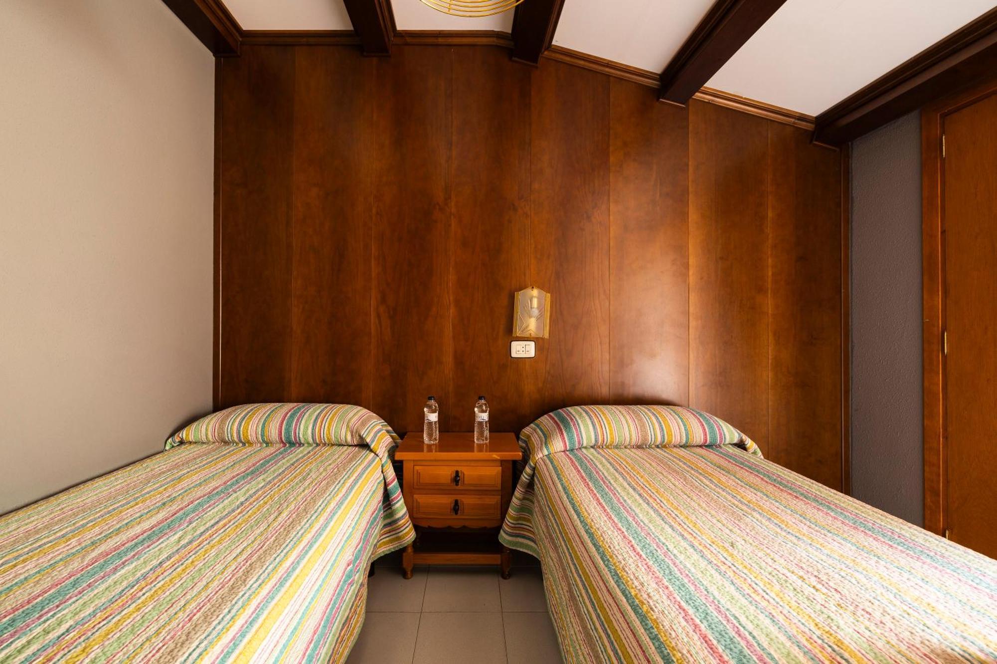 Hostal Los Valles Bielsa Exterior photo
